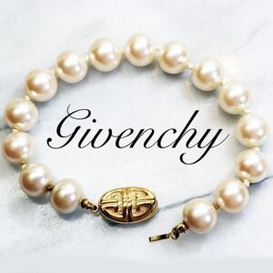 ⚜️ Vintage Givenchy Pearl Bracelet with Logo Clasp
